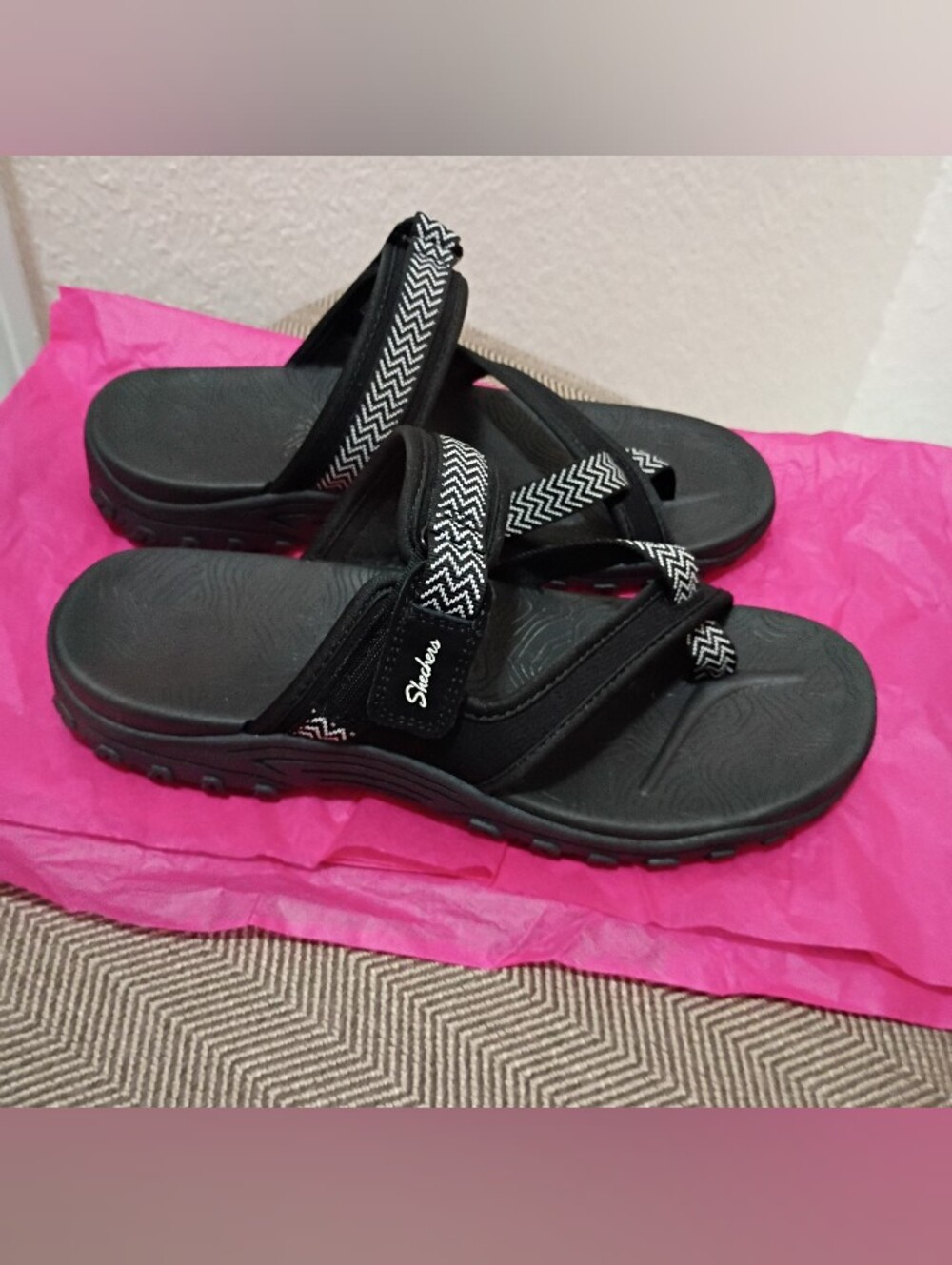 Skechers Women's  Size 9 Black Sandal with Black-and-White Zigzag Straps